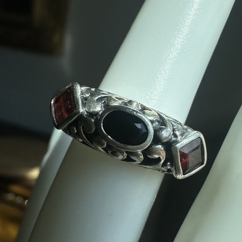 VTG Accent Ring 5.75 Two Red One Black Stone Scroll Floral 925 Sterling 8.9g